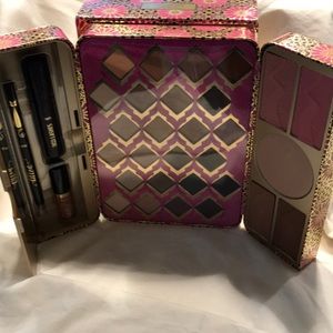 NIB tarte treasure box collectors set